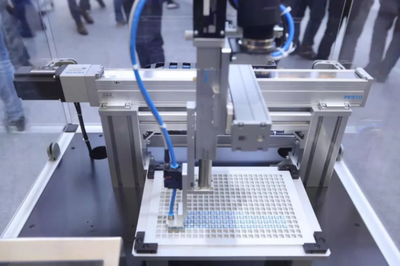 精彩回眸 協(xié)作機(jī)器人如何在智慧工廠大舞臺(tái)“爭(zhēng)奇斗艷”與國(guó)內(nèi)通信設(shè)施服務(wù)業(yè)務(wù)的融合